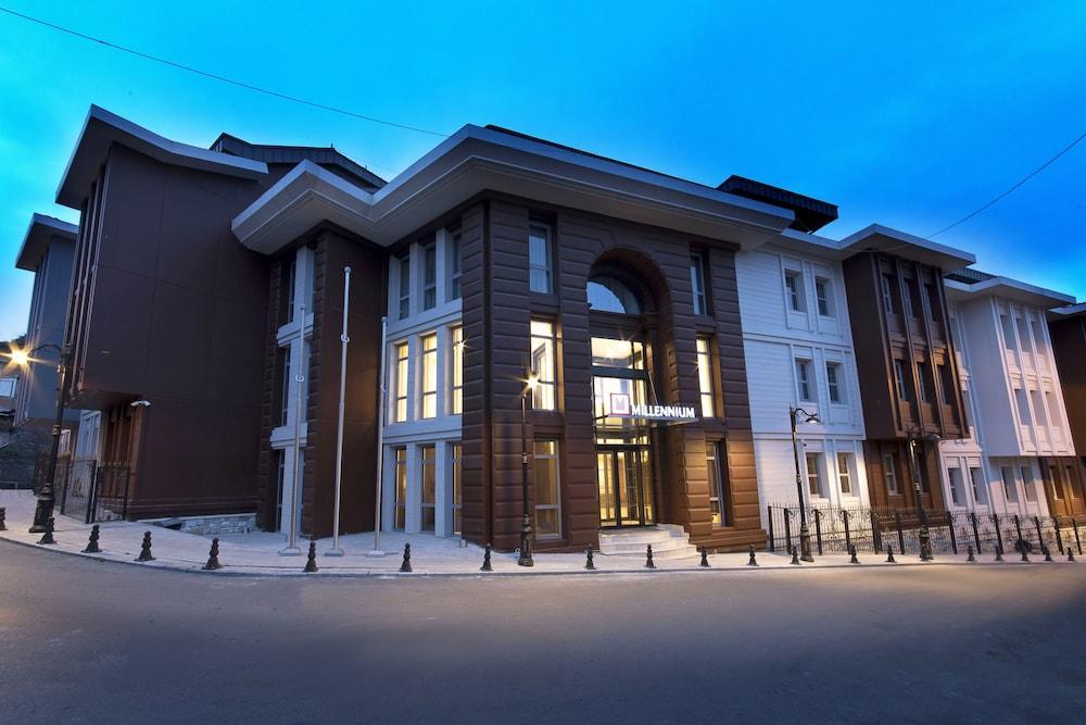 Millennium Istanbul Golden Horn Hotel Exterior photo The headquarters of the university in the center of the city